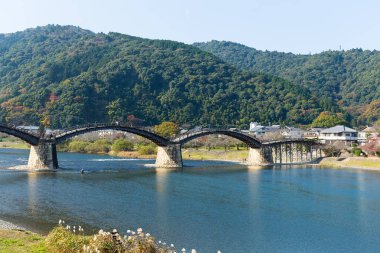 Iwakuni şehirde Kintaikyo Köprüsü