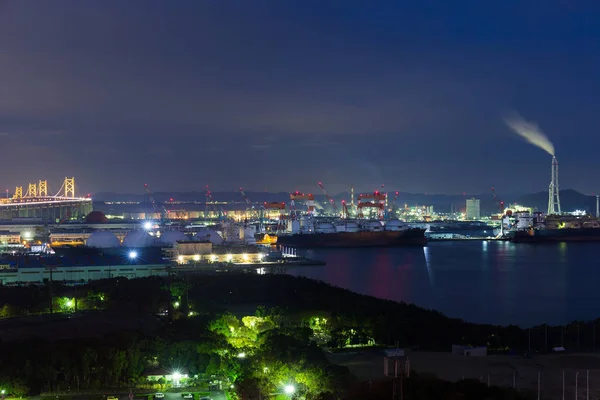 Große Setobrücke und Industriegebiet bei Nacht — Stockfoto
