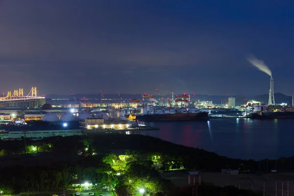 Gran Puente de Seto y distrito industrial por la noche —  Fotos de Stock