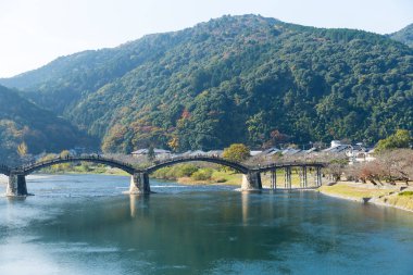 Iwakuni şehirde Kintaikyo Köprüsü