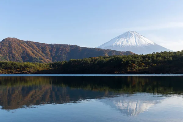Mount Fuji och lake Saiko — Stockfoto