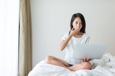 Kadın haberleri okuduktan sonra çok şok duygu