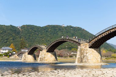 Ahşap kemerli yaya Kintai Köprüsü 