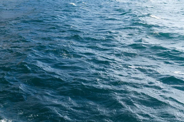 Vista del paisaje marino con olas azules — Foto de Stock