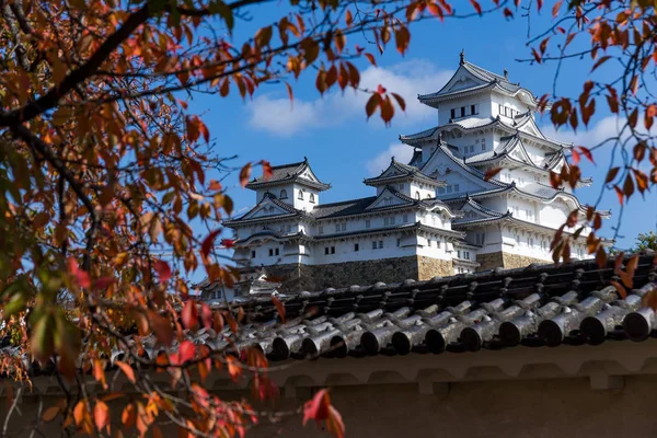 Tradiční Himeji hrad na podzim — Stock fotografie