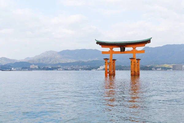 Floating Torii gate of Itsukushima Shrine — Stock Photo, Image
