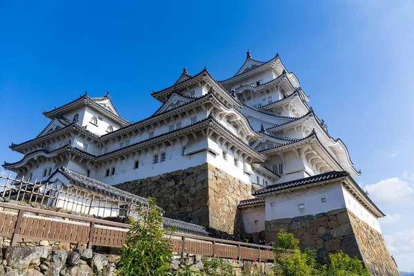 Himeji hrad a modrá obloha — Stock fotografie