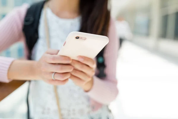 Woman use of smart phone — Stock Photo, Image