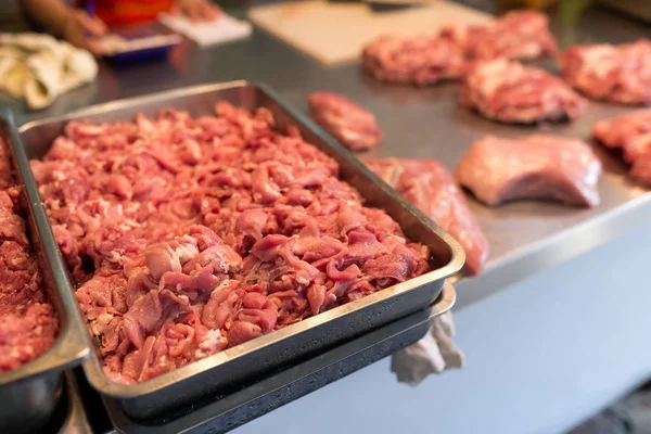 Raw meat in market — Stock Photo, Image