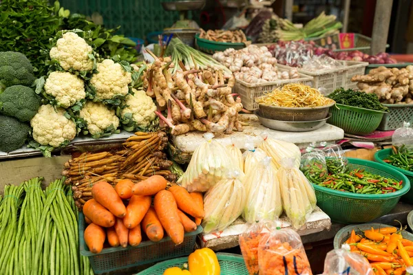 Varias verduras en el mercado —  Fotos de Stock