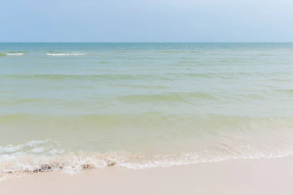 Sand beach with sea waves — Stock Photo, Image