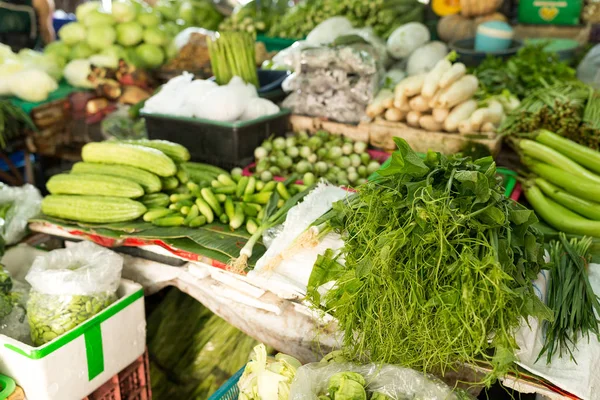 Sortiment av färska frukter och grönsaker — Stockfoto