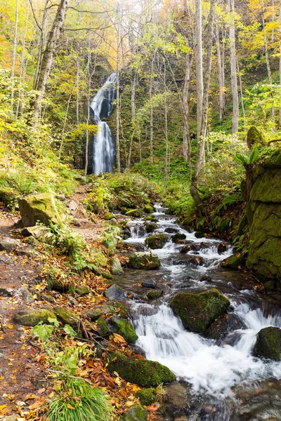 Vízesés a Oirase hegyi patak — Stock Fotó