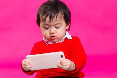 Küçük bebeğim cep telefonu arıyorum