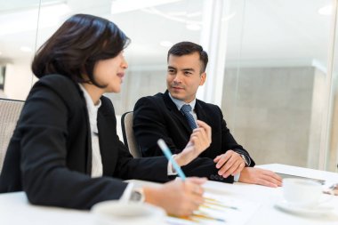 Ofiste iş toplantısı