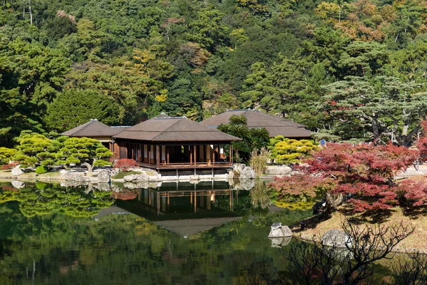 Ritsurin Bahçe sonbahar Japonya'da — Stok fotoğraf