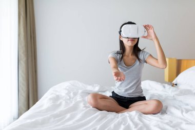 Kadın oyun Vr cihaz evde