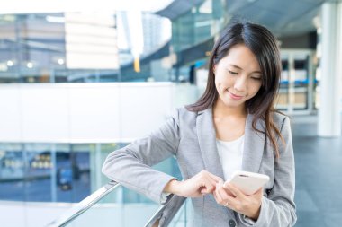 İşkadını cep telefonunuzun SMS gönderme
