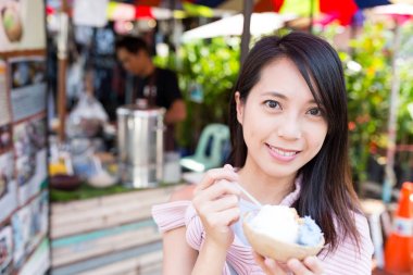 Kadın zevk Hindistan cevizi dondurma 