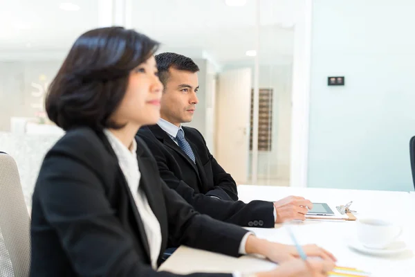 Riunione di lavoro in ufficio — Foto Stock