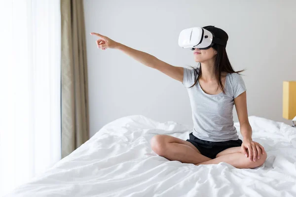 stock image Woman experience VR at home