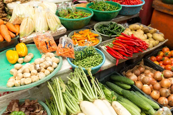 Våta matmarknad med grönsaker — Stockfoto