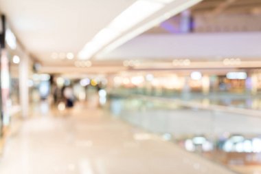 Bokeh ile alışveriş merkezinin arka planı bulanıklaşıyor