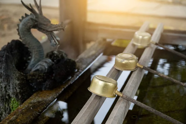 Fontaine en bambou dans le temple japonais — Photo