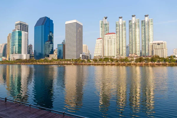 Park Benjakitti w Bangkok — Zdjęcie stockowe