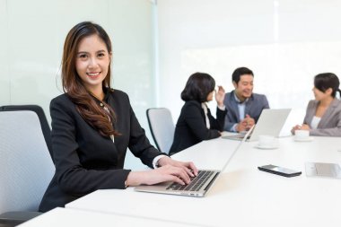 Ofis Oda toplantısında iş adamları