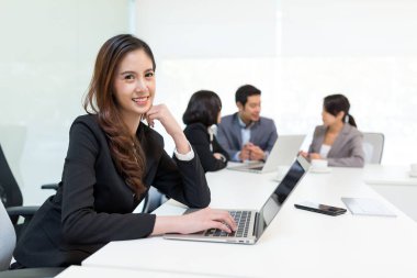 Ofis Oda toplantısında iş adamları