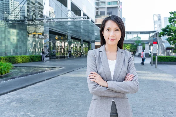 Asiatiska ung affärskvinna porträtt — Stockfoto