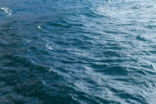 Paisaje marino con olas azules — Foto de Stock