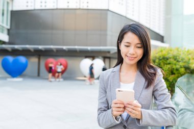 İşkadını cep telefonunuzun SMS gönderme