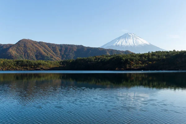 Montanha Fuji e lagoa — Fotografia de Stock