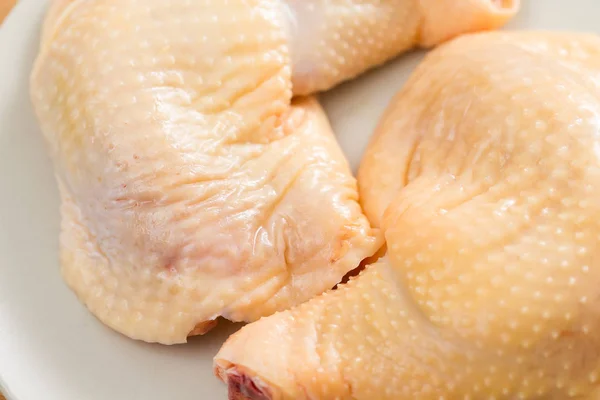 Raw chicken legs on dish — Stock Photo, Image