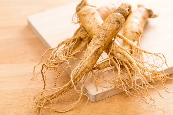 Korealainen tuore ginseng — kuvapankkivalokuva