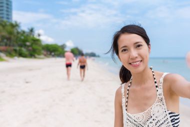 Kadın alarak selfie Plajı'nda