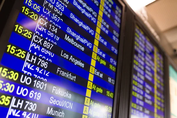 Vertrek tijdschema op de luchthaven — Stockfoto