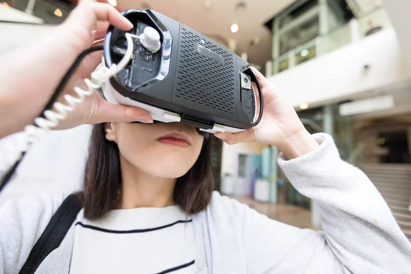 Yine de Vr aygıt arayan kadın