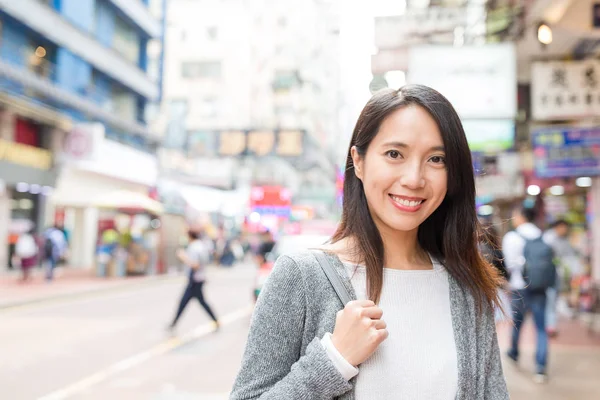 Mujer viajando por la ciudad de Hong Kong —  Fotos de Stock