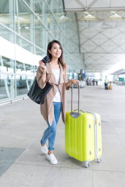 Heyecanlı kadın git seyahat 