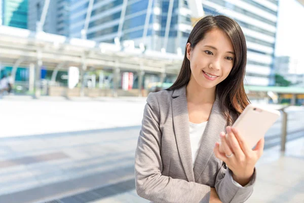 Businesswoman using mobile phone — Stock Photo, Image