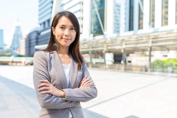 Jeune asiatique femme d'affaires — Photo