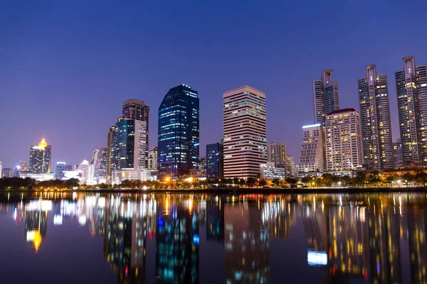 Benjakitti park in Bangkok city — Stock Photo, Image