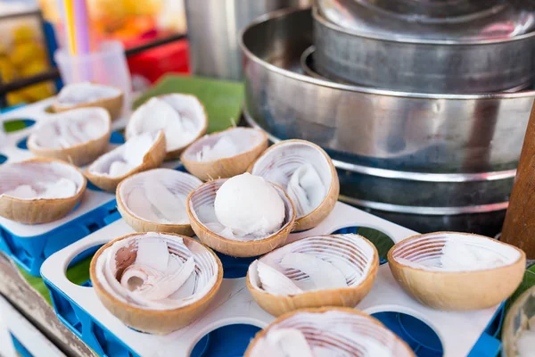 Coconut iced cream — Stock Photo, Image