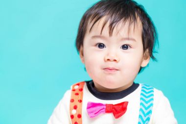 Şirin küçük çocuk.