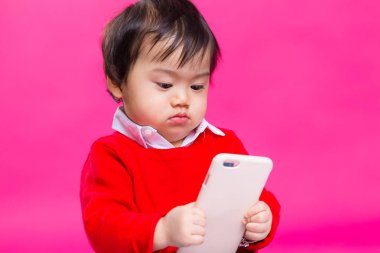 Çocuk çocuk oyun ile hareket eden telefon