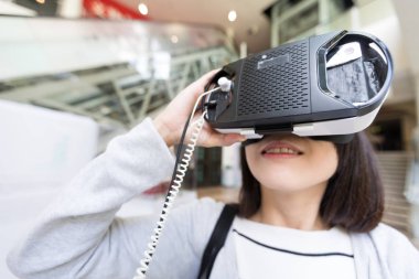 Yine de Vr aygıt izlerken kadın