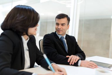 Ofiste iş toplantısı